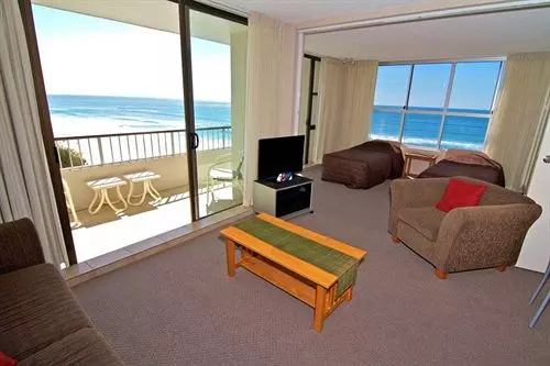 President Holiday Apartments  Absolute Beachfront