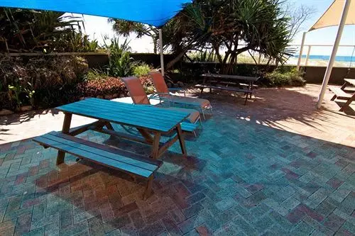 President Holiday Apartments  Absolute Beachfront