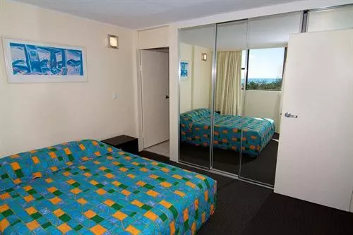 President Holiday Apartments  Absolute Beachfront