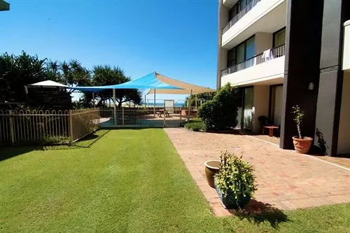 President Holiday Apartments  Absolute Beachfront