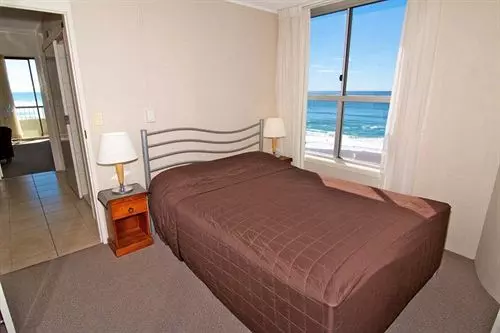 President Holiday Apartments  Absolute Beachfront