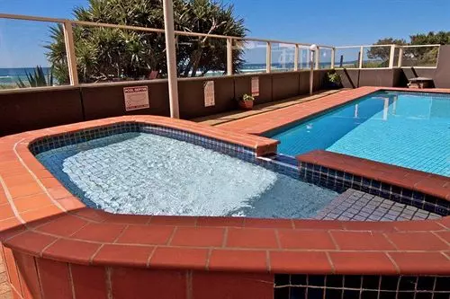 President Holiday Apartments  Absolute Beachfront