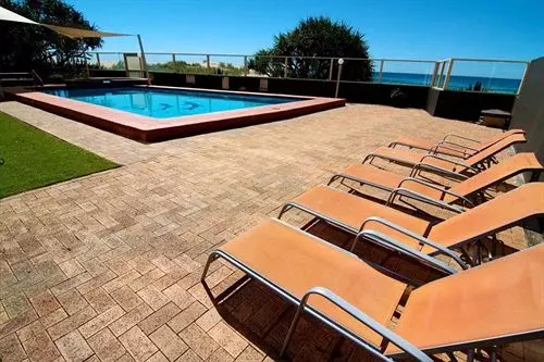 President Holiday Apartments  Absolute Beachfront