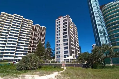 President Holiday Apartments  Absolute Beachfront