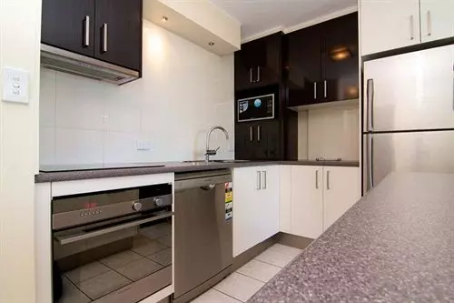 President Holiday Apartments  Absolute Beachfront