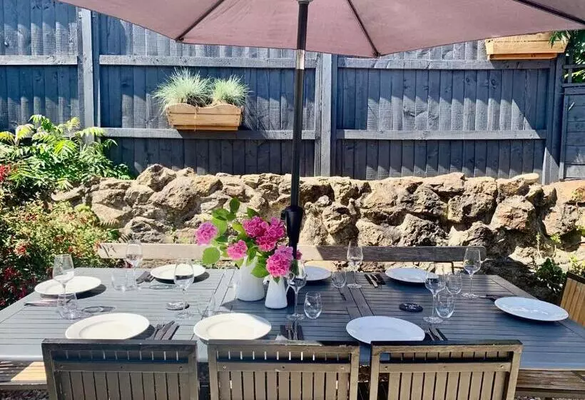 Aamiaismajoitus (B&B) Blas At Fronlas Café   The Heart Of Newport