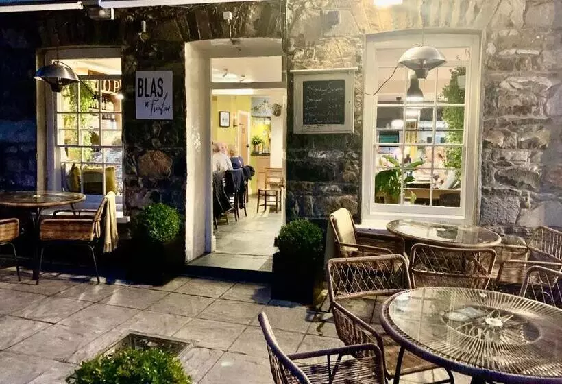 Aamiaismajoitus (B&B) Blas At Fronlas Café   The Heart Of Newport