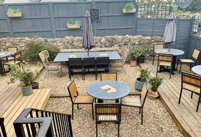 민박 Blas At Fronlas Café   The Heart Of Newport