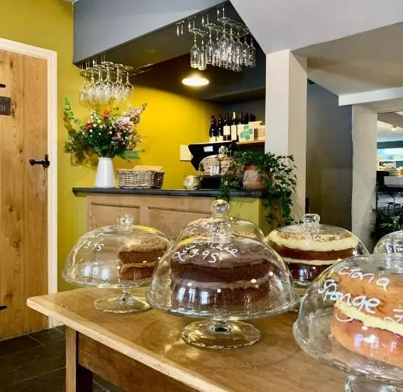 Aamiaismajoitus (B&B) Blas At Fronlas Café   The Heart Of Newport