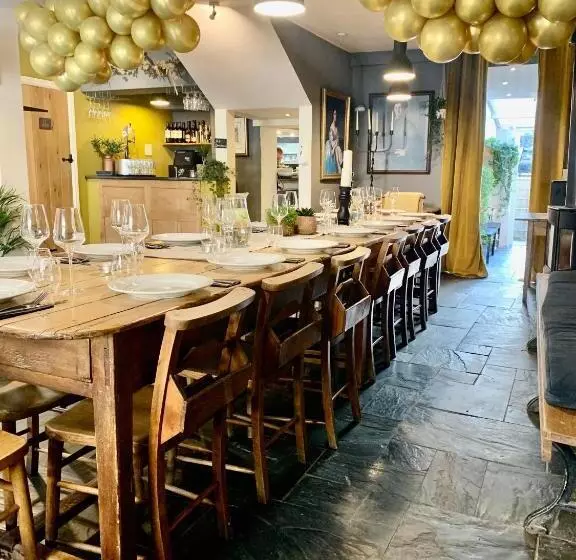 Aamiaismajoitus (B&B) Blas At Fronlas Café   The Heart Of Newport