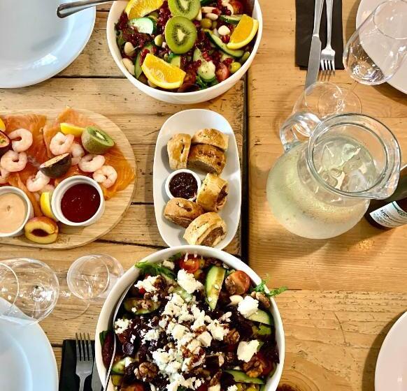 민박 Blas At Fronlas Café   The Heart Of Newport