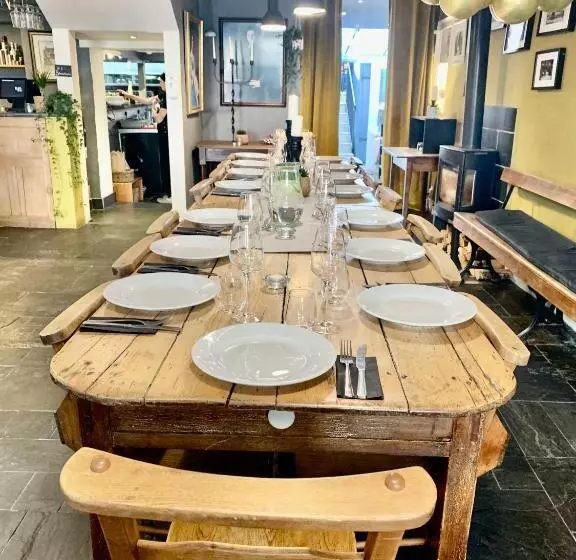 Aamiaismajoitus (B&B) Blas At Fronlas Café   The Heart Of Newport