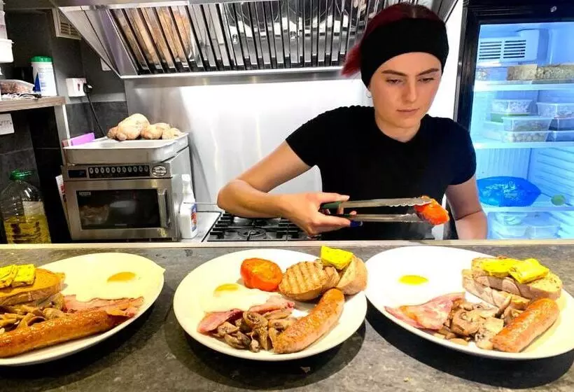 Aamiaismajoitus (B&B) Blas At Fronlas Café   The Heart Of Newport