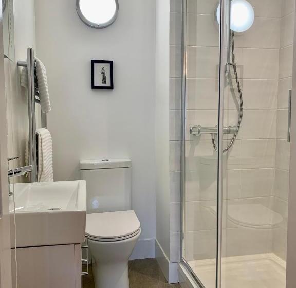 민박 Blas At Fronlas Café   The Heart Of Newport