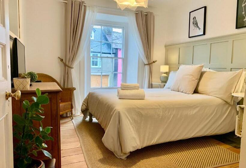 민박 Blas At Fronlas Café   The Heart Of Newport