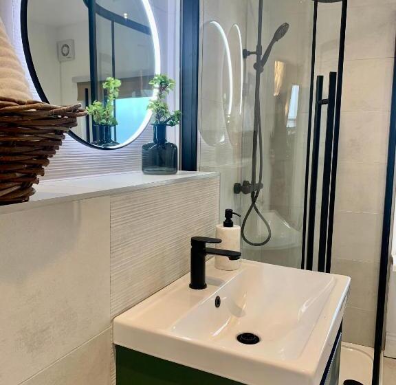 민박 Blas At Fronlas Café   The Heart Of Newport