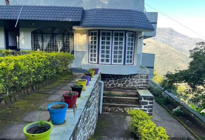 تختخواب و صبحانه Jeyar Cottage