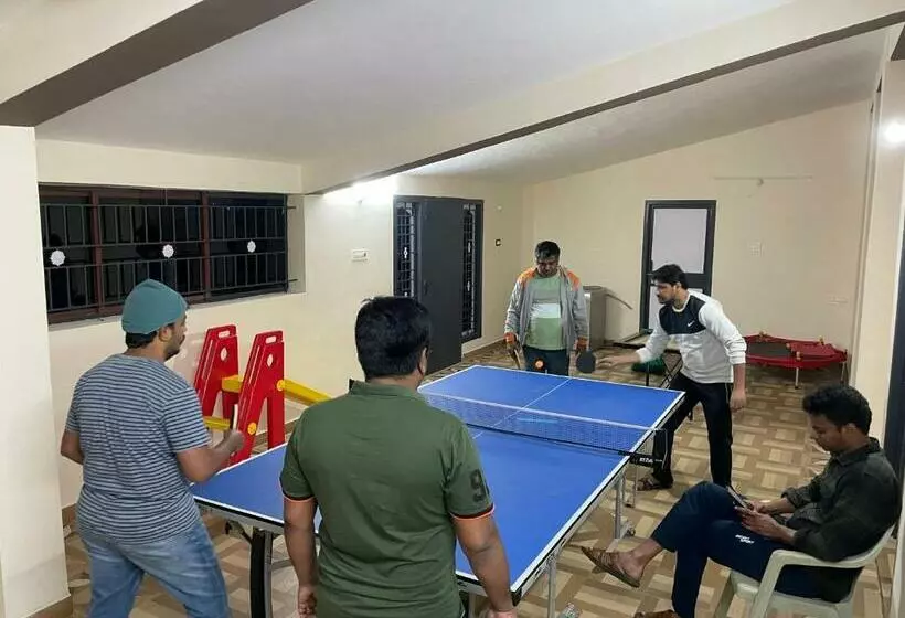 تختخواب و صبحانه Jeyar Cottage