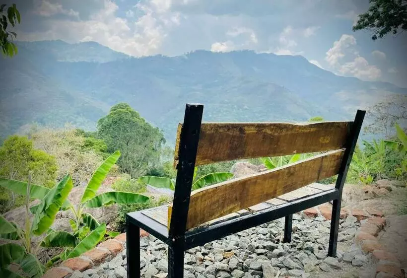تختخواب و صبحانه Jeyar Cottage
