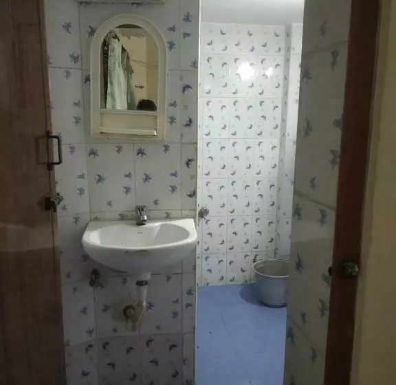 تختخواب و صبحانه Jeyar Cottage