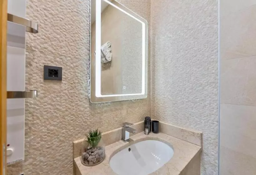 تختخواب و صبحانه Studio U Hotelu Alibi Inn