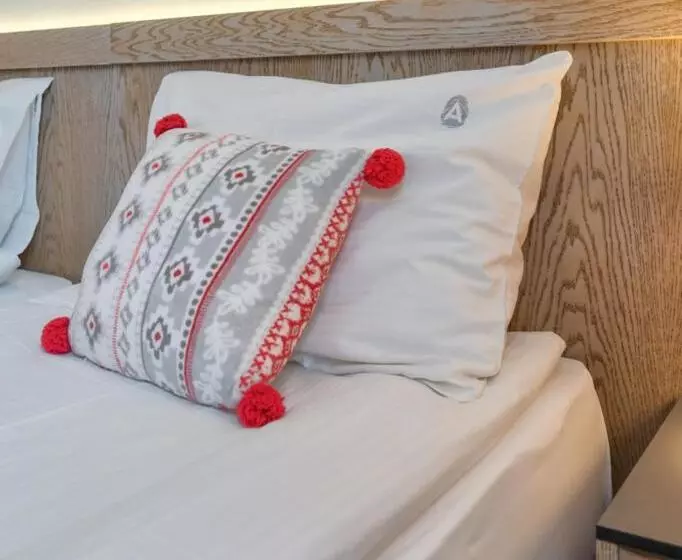 تختخواب و صبحانه Studio U Hotelu Alibi Inn