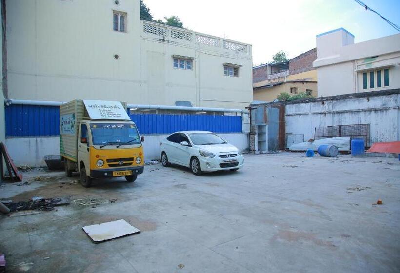 Hotel Mgs Residency Bodi