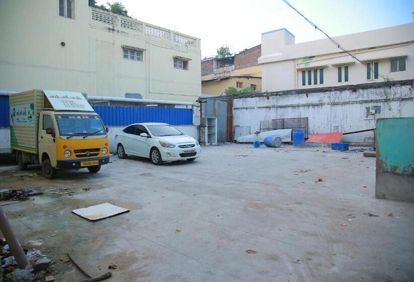 Hotel Mgs Residency Bodi