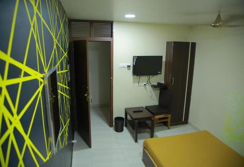 Hotel Mgs Residency Bodi