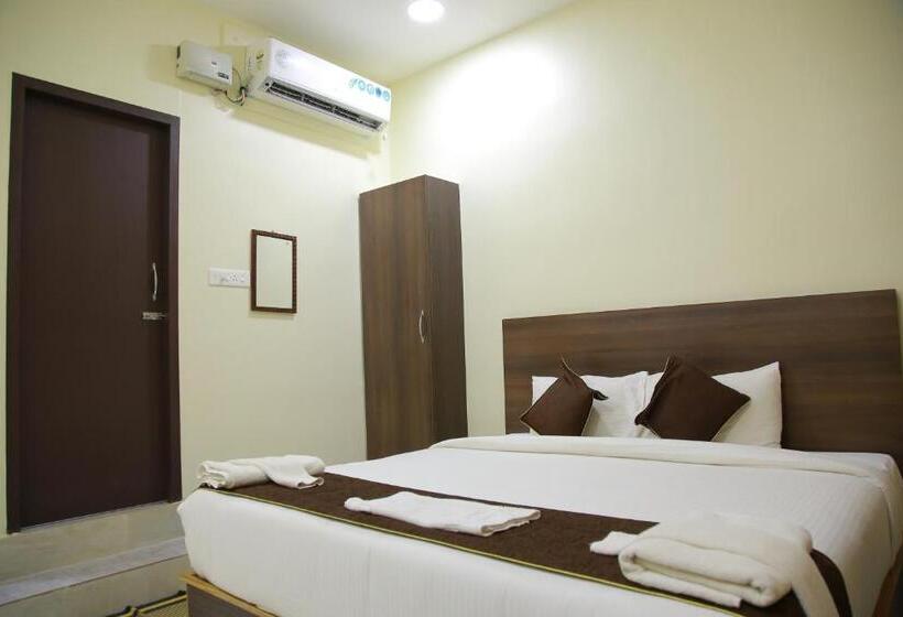 Hotel Mgs Residency Bodi