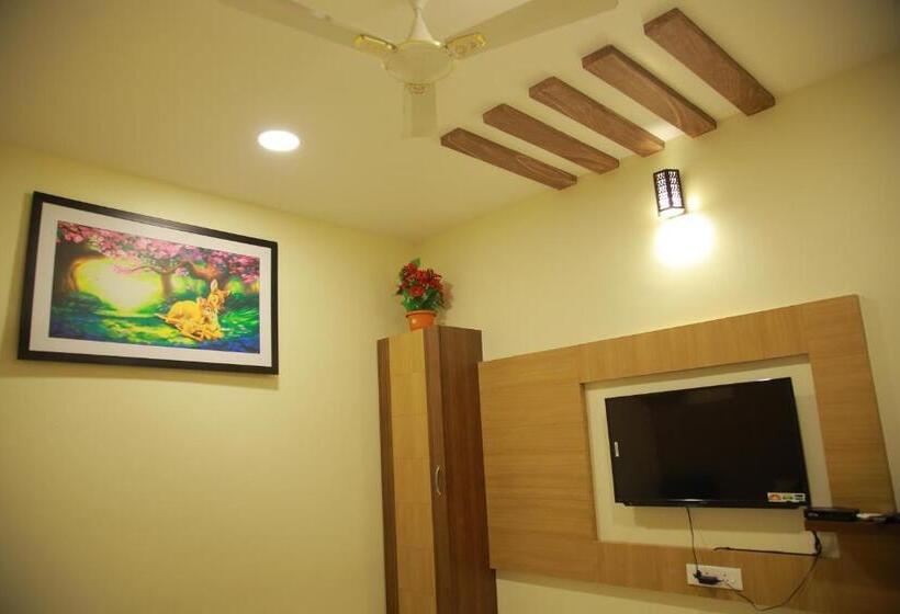 Hotel Mgs Residency Bodi