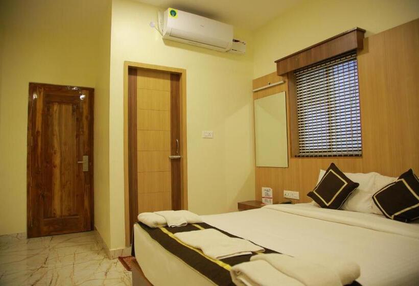 Hotel Mgs Residency Bodi