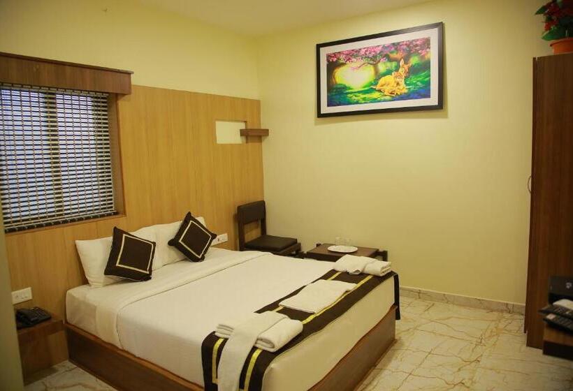 Hotel Mgs Residency Bodi