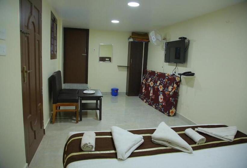 Hotel Mgs Residency Bodi