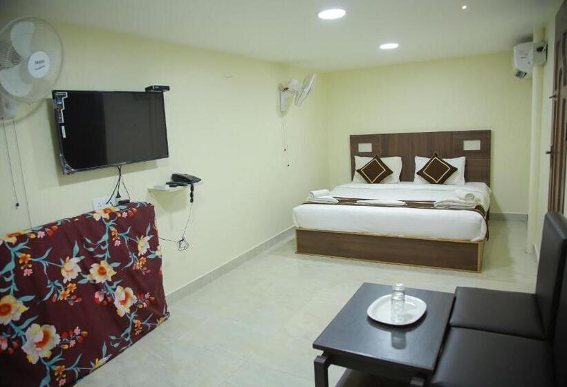 Hotel Mgs Residency Bodi