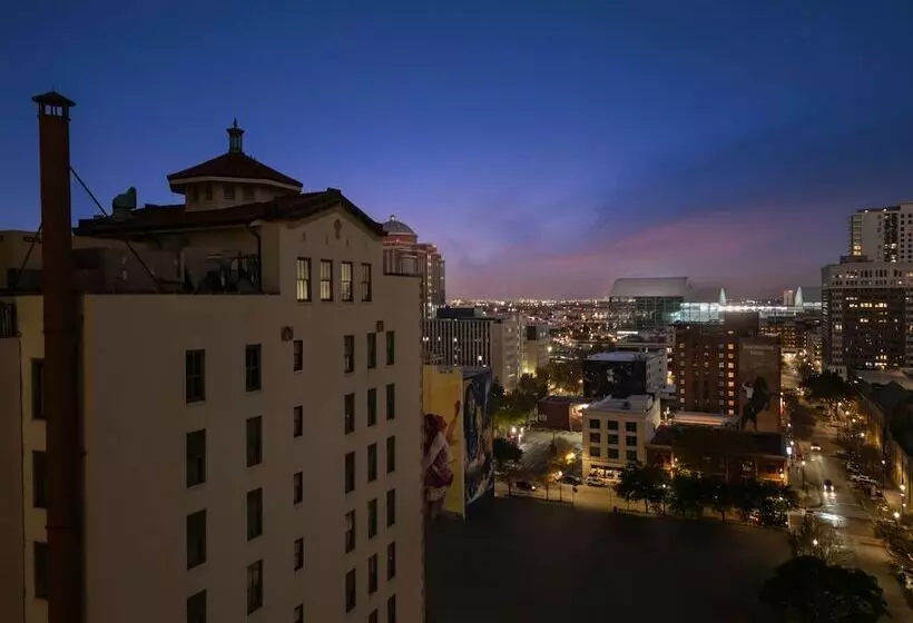 هتل Moxy Houston Downtown