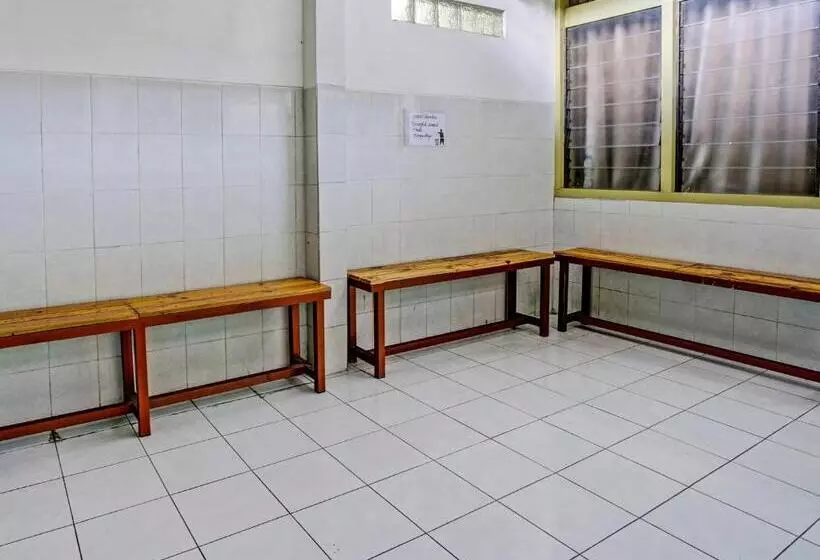 Hotelli Oyo 92124 Raya Permai Homestay