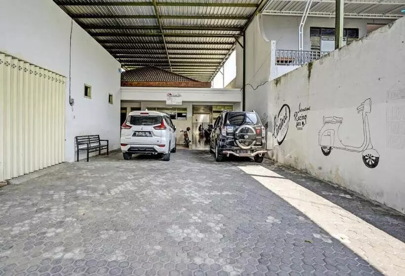 Hotelli Oyo 92124 Raya Permai Homestay