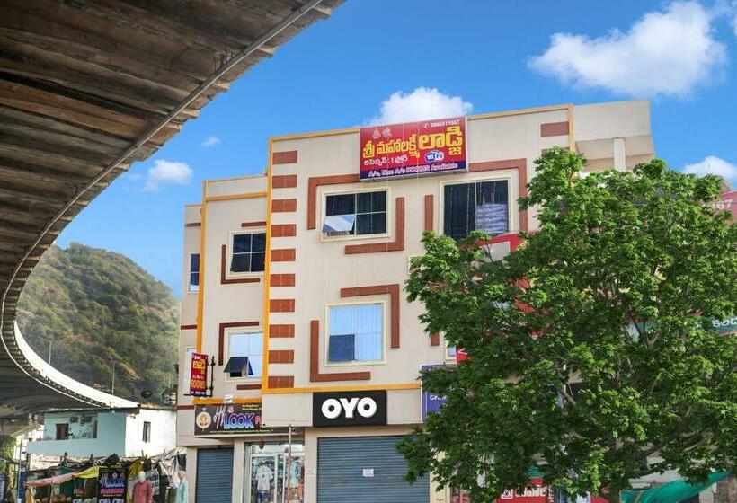 Отель Oyo Flagship 80641 Sri Mahalakshmi Lodge