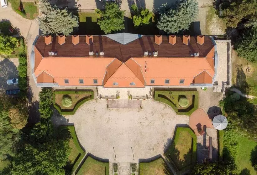 Hotelli Teleki Wattay Kastélyszálló