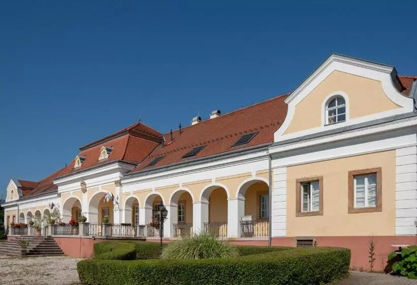 Hotelli Teleki Wattay Kastélyszálló