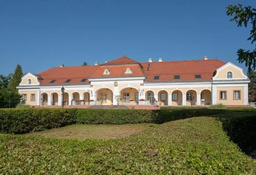 Hotelli Teleki Wattay Kastélyszálló