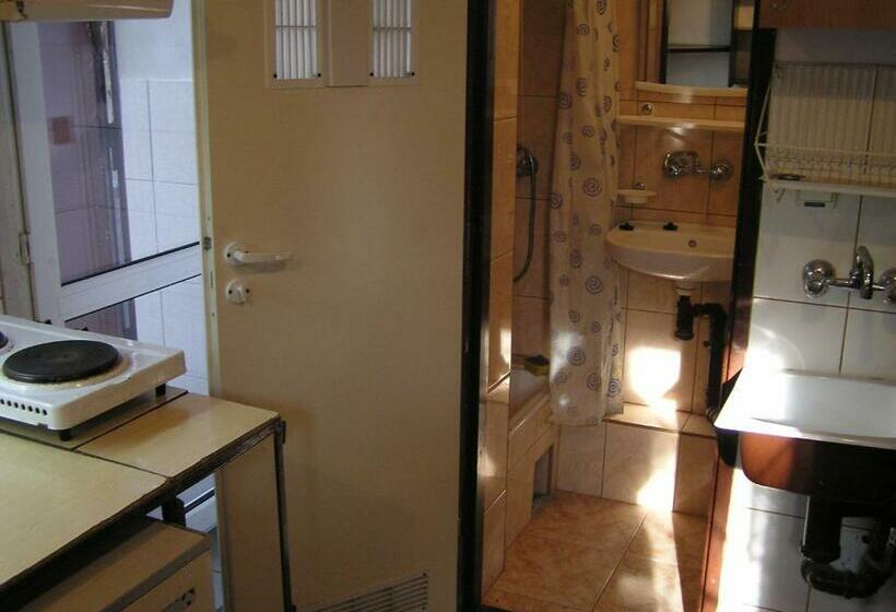 פנסיון A Kawalerka Mała Halczyna 9 Do Centrum 6 Przystanków