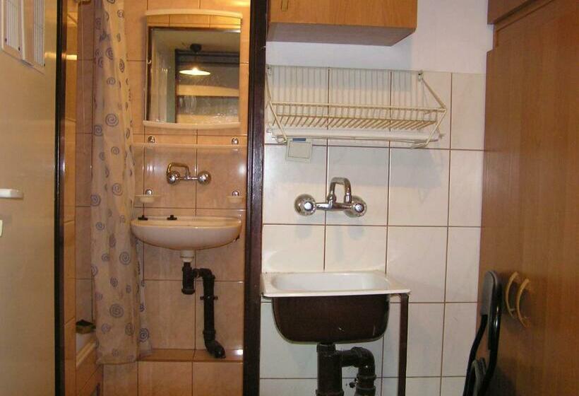 פנסיון A Kawalerka Mała Halczyna 9 Do Centrum 6 Przystanków