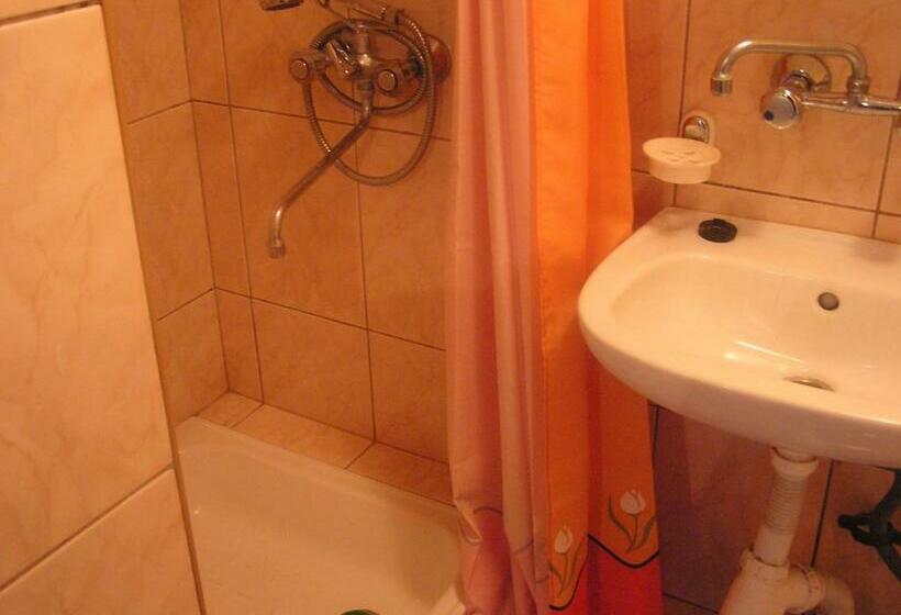 פנסיון A Kawalerka Mała Halczyna 9 Do Centrum 6 Przystanków