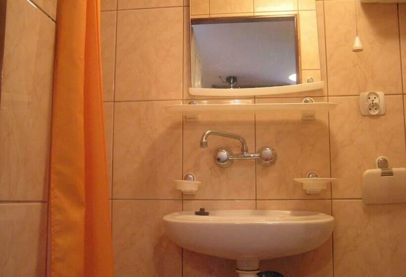 פנסיון A Kawalerka Mała Halczyna 9 Do Centrum 6 Przystanków