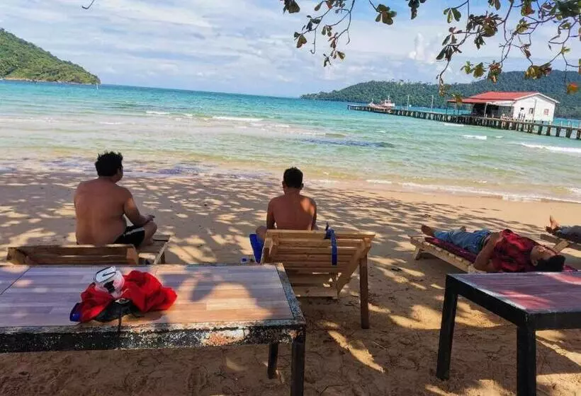 ペンション Golden Snake Guesthouse Beach