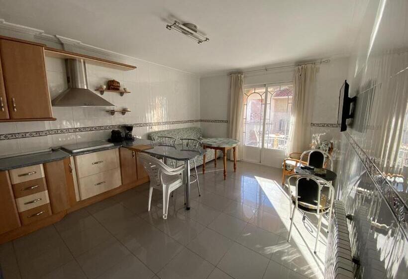 بنسيون Villa Caniles