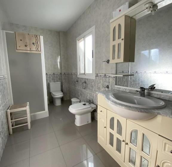 بنسيون Villa Caniles