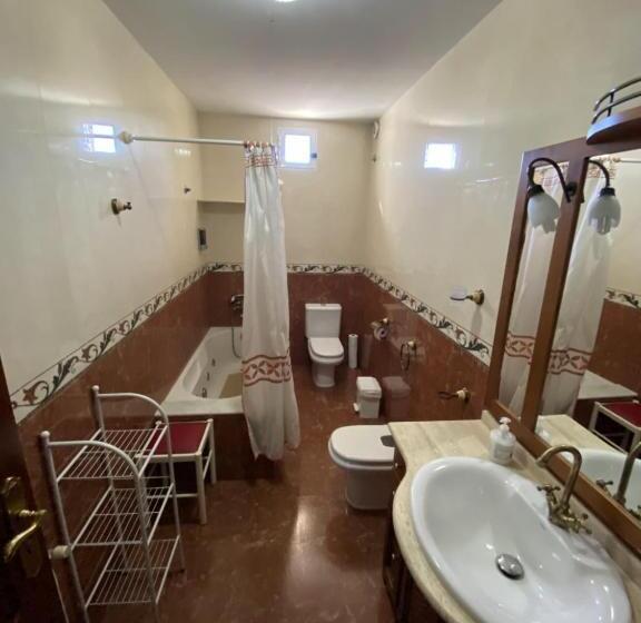 بنسيون Villa Caniles